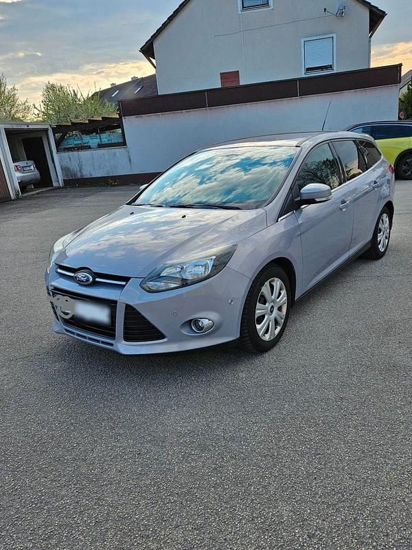 Second-hand Ford Focus SYNC Edition 125 CP (91 kW) 2014 Gri Break