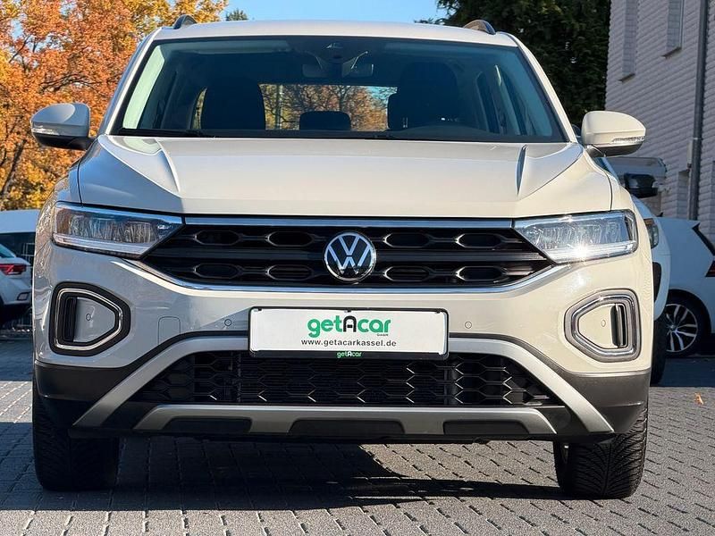 Silber Gebraucht 2024 VW T-Roc Life SUV | 25.900 € (Guter Preis) - Bild 1/4