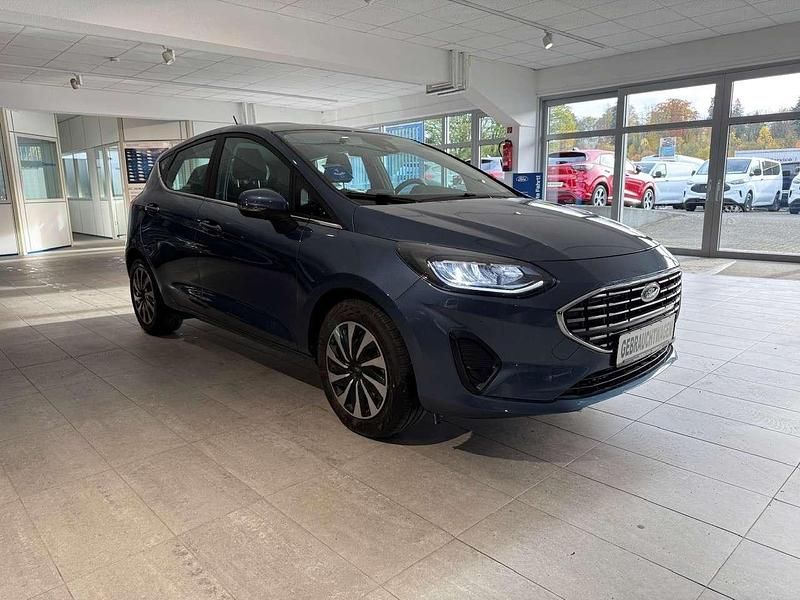 Gebraucht Ford Fiesta Titanium 125 PS (91 kW) 2023 Lackierung metallic "chrome bl Kleinwagen