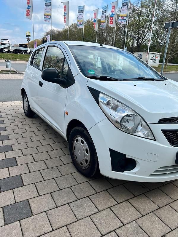 Gebraucht Chevrolet Spark 69 PS (50 kW) 2011 Weiß Kleinwagen