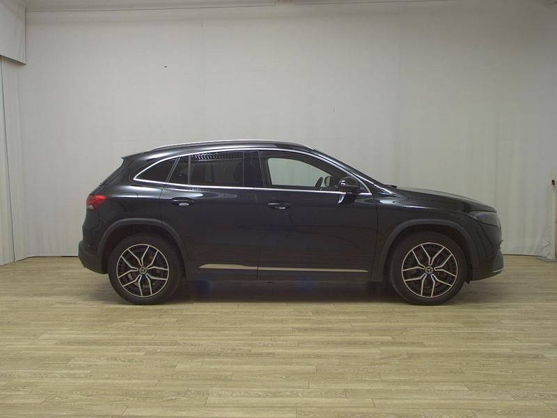 Gebraucht Mercedes EQA250 AMG line 139 kW (190 PS) 2022 Schwarz SUV