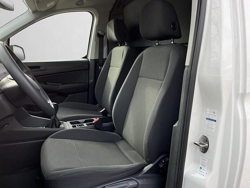 Second-hand VW Caddy 102 CP (75 kW) 2021 Alb Monovolum