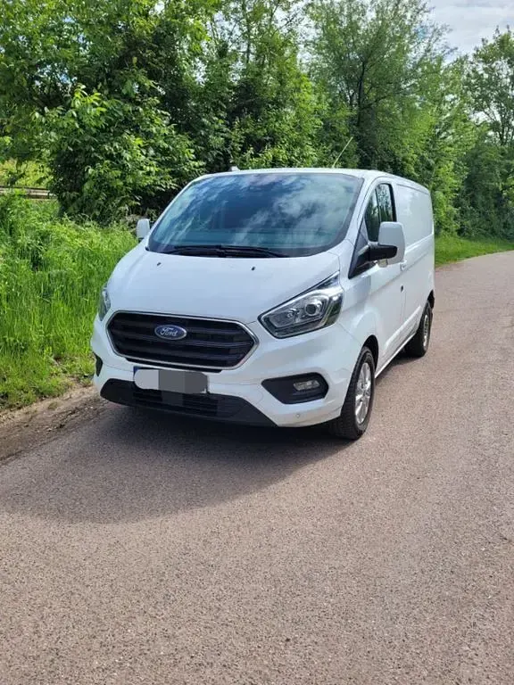 Gebraucht Ford 300 131 PS (96 kW) 2019 Weiß Van / Kleinbus
