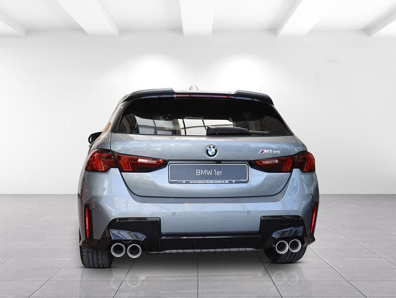 Neu BMW M135 Shadowline 300 PS (220 kW) 2025 Skyscraper grau metallic Kleinwagen