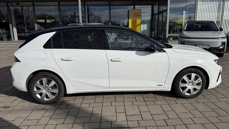 Gebraucht Opel Astra Ultimate 131 PS (96 kW) 2022 Weiß Limousine