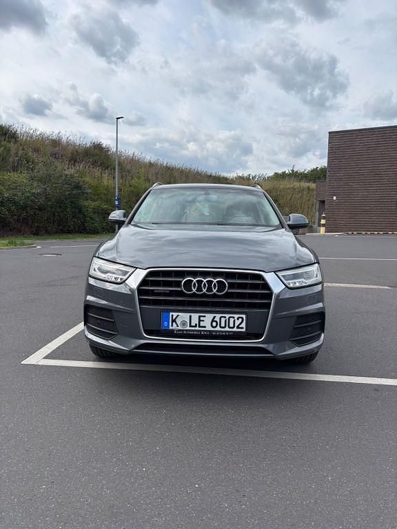 Grau Gebraucht 2015 Audi Q3 Sport SUV | 18.199 € (Guter Preis) - Bild 1/4