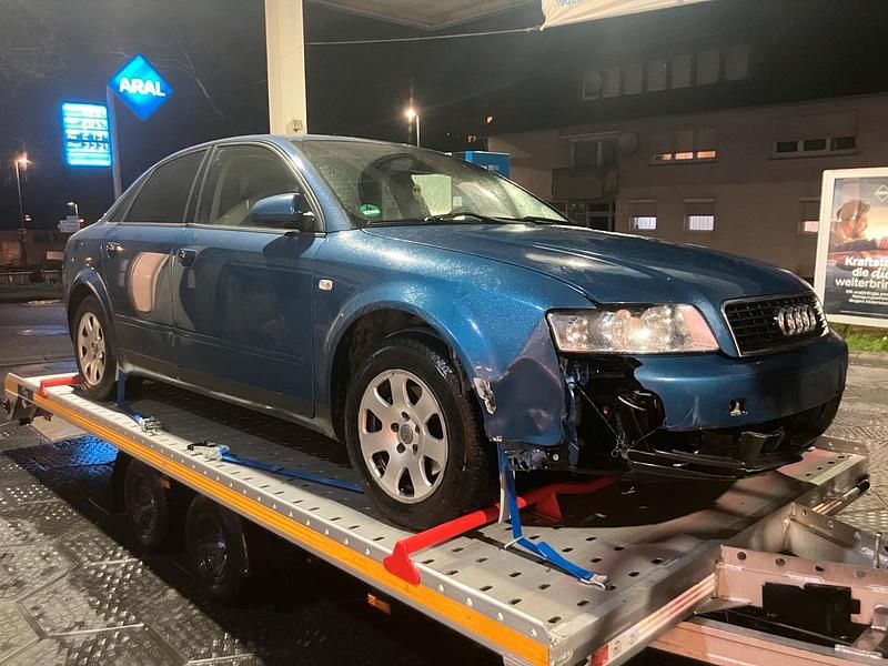 Gebraucht Audi A4 131 PS (96 kW) 2001 Blau Limousine