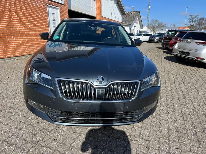 Gebraucht Skoda Superb Style 150 PS (110 kW) 2015 Grau Limousine