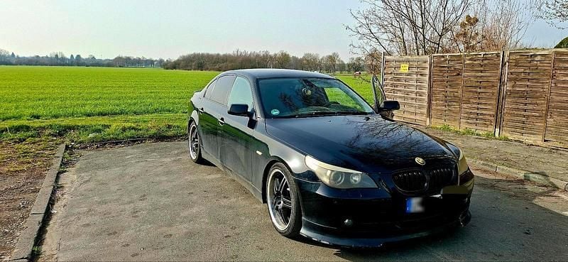 Gebraucht BMW 523 177 PS (130 kW) 2005 Schwarz Limousine