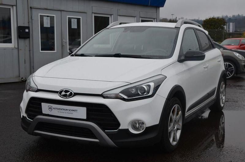 Gebraucht Hyundai i20 Active 101 PS (74 kW) 2020 Weiß Kleinwagen