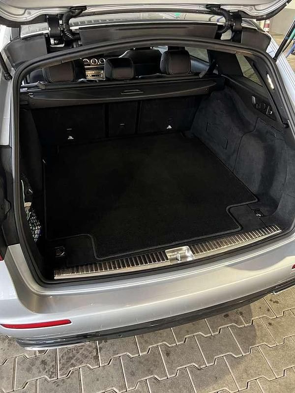 Gebraucht Mercedes E300 Avantgarde 265 PS (194 kW) 2023 Silber Kombi