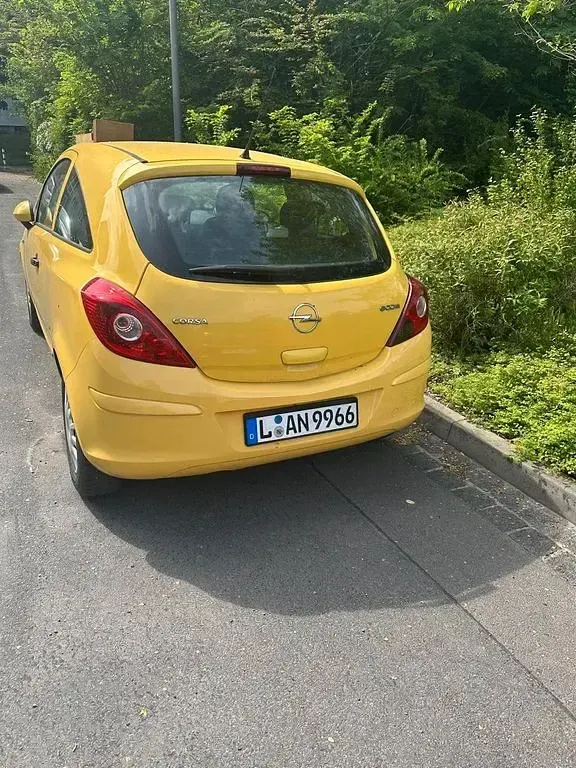Gebraucht Opel Corsa Edition 66 PS (48 kW) 2009 Gelb Kleinwagen