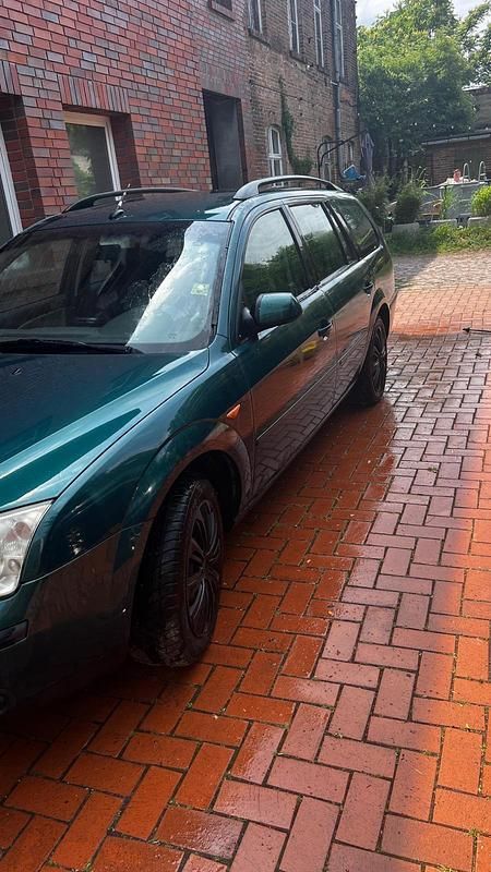 Grün Gebraucht 2001 Ford Mondeo Kombi | 750 € (Fairer Preis) - Bild 1/4
