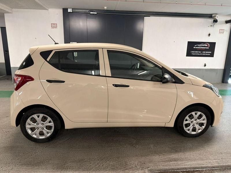 Gebraucht Hyundai i10 Classic 67 PS (49 kW) 2014 Silky beige Kleinwagen