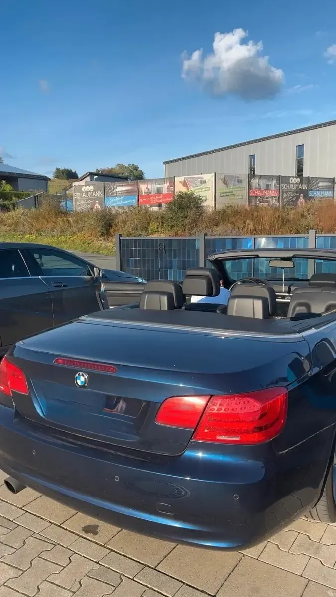 Używany BMW 320 170 KM (125 kW) 2011 Niebieski Kabriolet