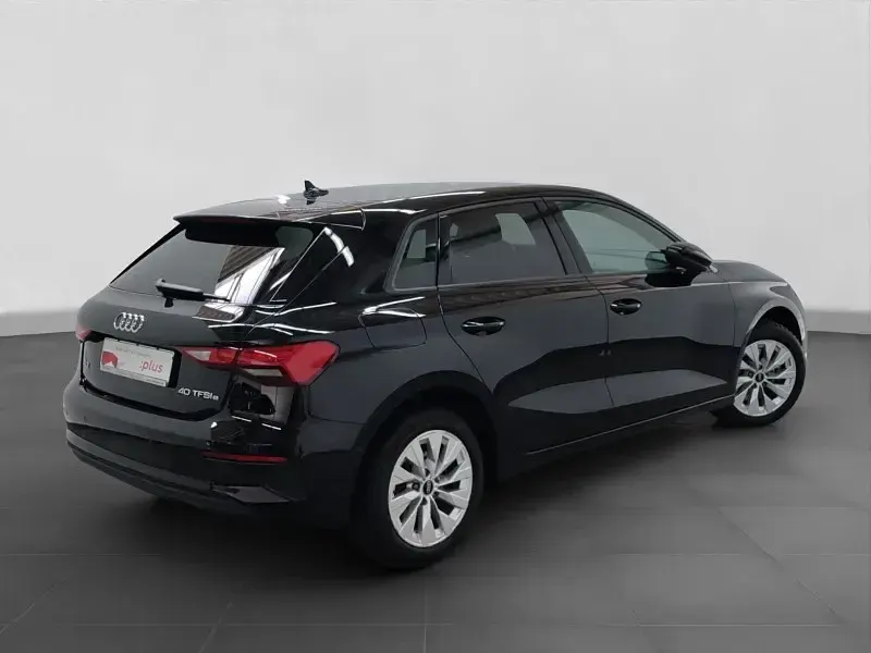 Gebraucht Audi A3 Sportback e-tron Design 204 PS (150 kW) 2023 Schwarz Kleinwagen