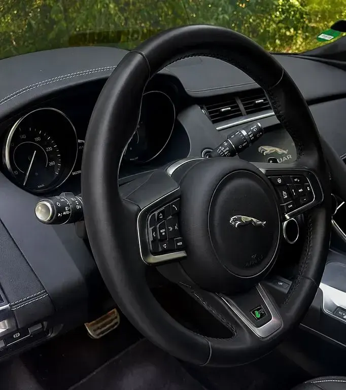Gebraucht Jaguar E-Pace R-Dynamic 200 PS (147 kW) 2019 Schwarz SUV