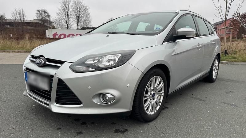 Grau Gebraucht 2011 Ford Focus Kombi | 6.100 € (Etwas zu teuer) - Bild 1/4