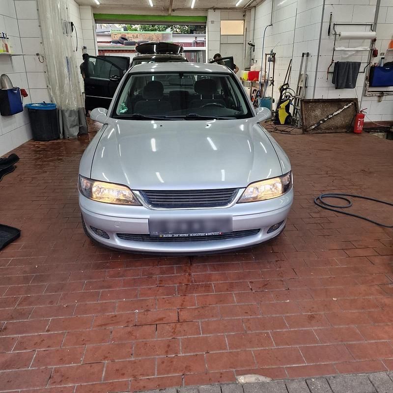 Silber Gebraucht 1999 Opel Vectra Limousine | 1.900 € (Fairer Preis) - Bild 1/4