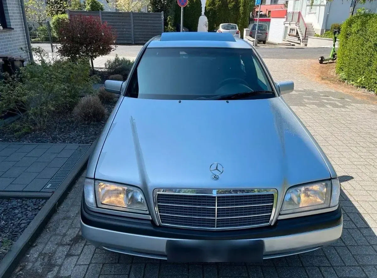 Gebraucht Mercedes C180 122 PS (89 kW) 1997 Silber Limousine