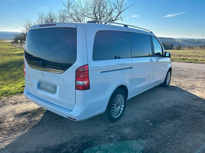 Gebraucht Mercedes V220 163 PS (119 kW) 2016 Weiß Van / Kleinbus