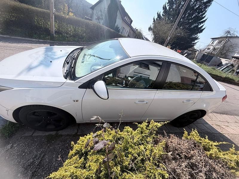 Gebraucht Chevrolet Cruze 163 PS (119 kW) 2011 Weiß Limousine