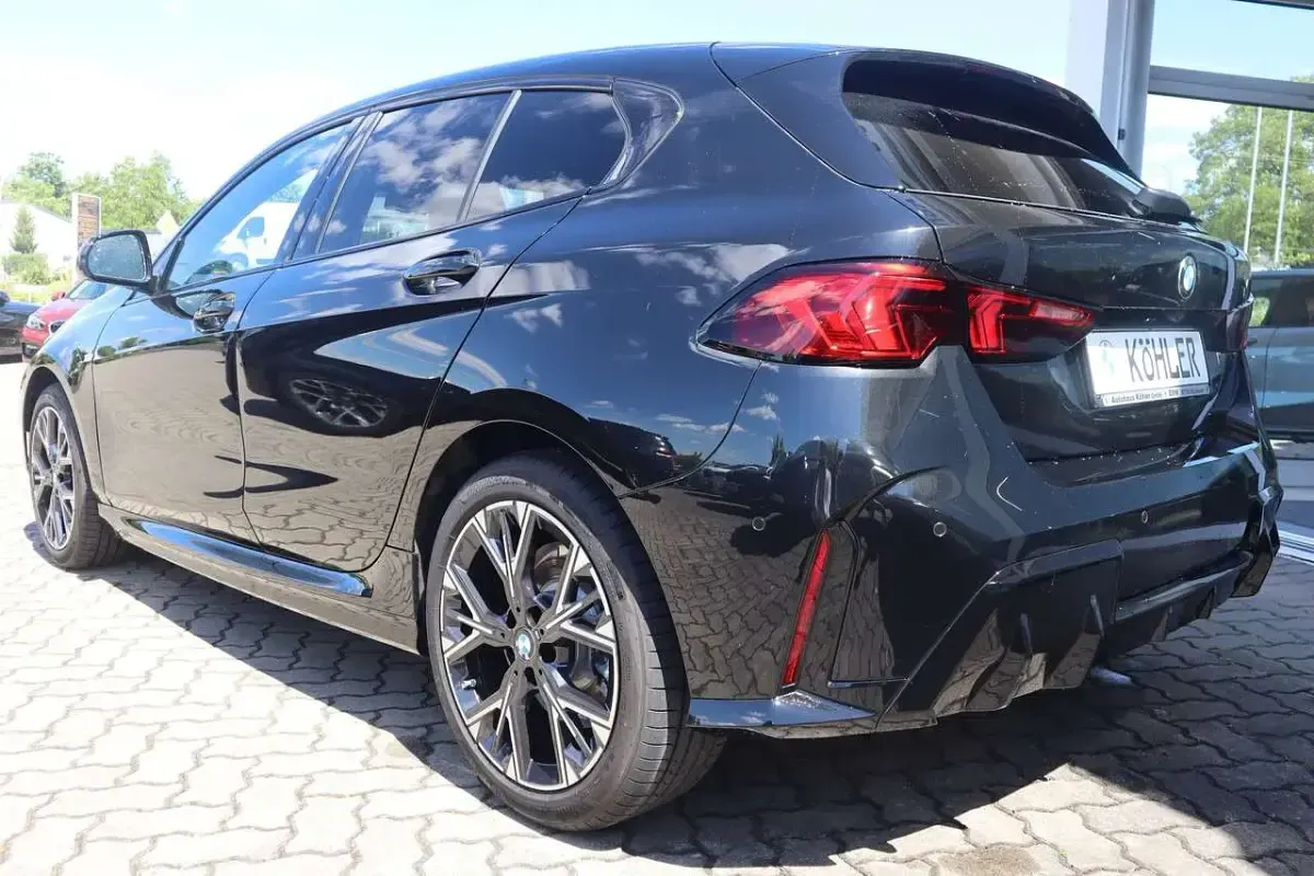 Gebraucht BMW 120 M Sport 170 PS (125 kW) 2026 Schwarz Kleinwagen
