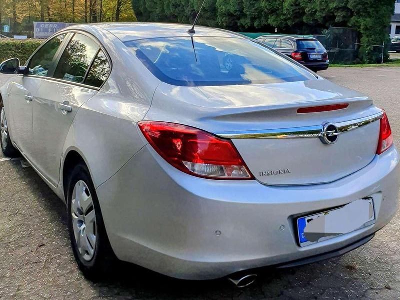 Silber Gebraucht 2010 Opel Insignia Selection Limousine | 5.250 € (Guter Preis) - Bild 1/4