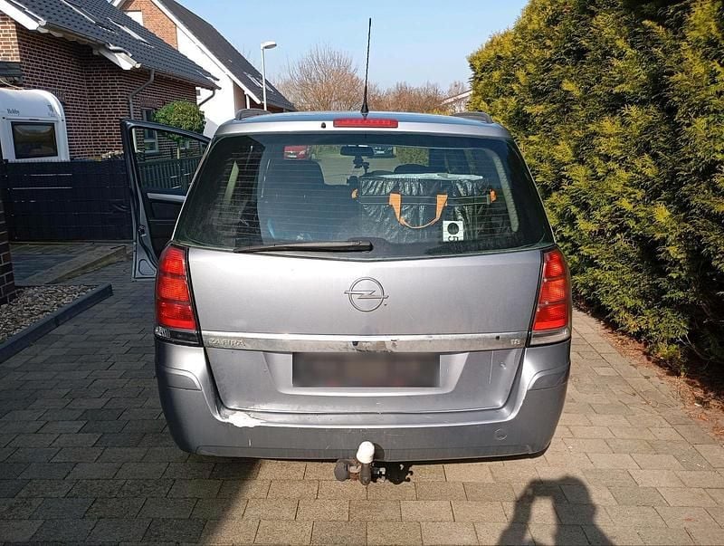Gebraucht Opel Zafira 140 PS (102 kW) 2008 Silber Van / Kleinbus