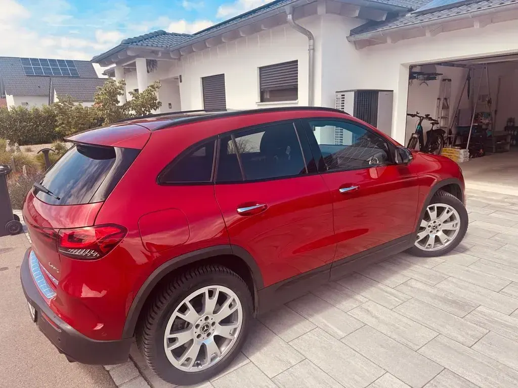 Gebraucht Mercedes EQA350 AMG 214 kW (292 PS) 2023 Rot SUV