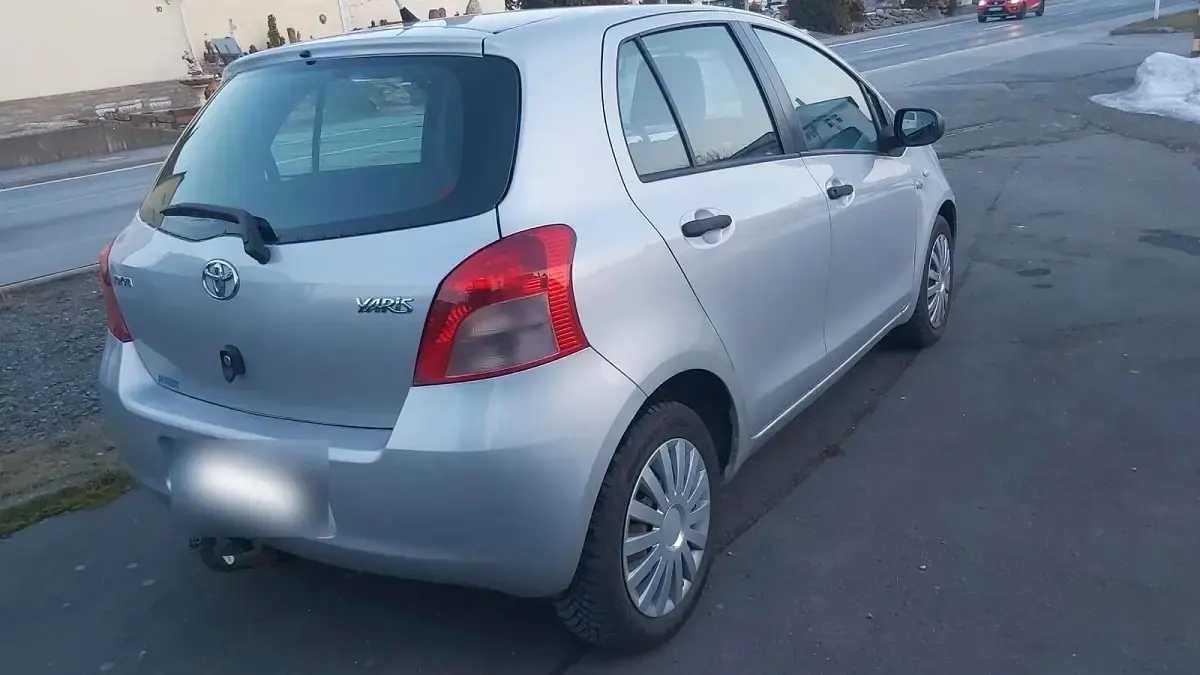 Gebraucht Toyota Yaris 90 PS (66 kW) 2006 Silber Kleinwagen