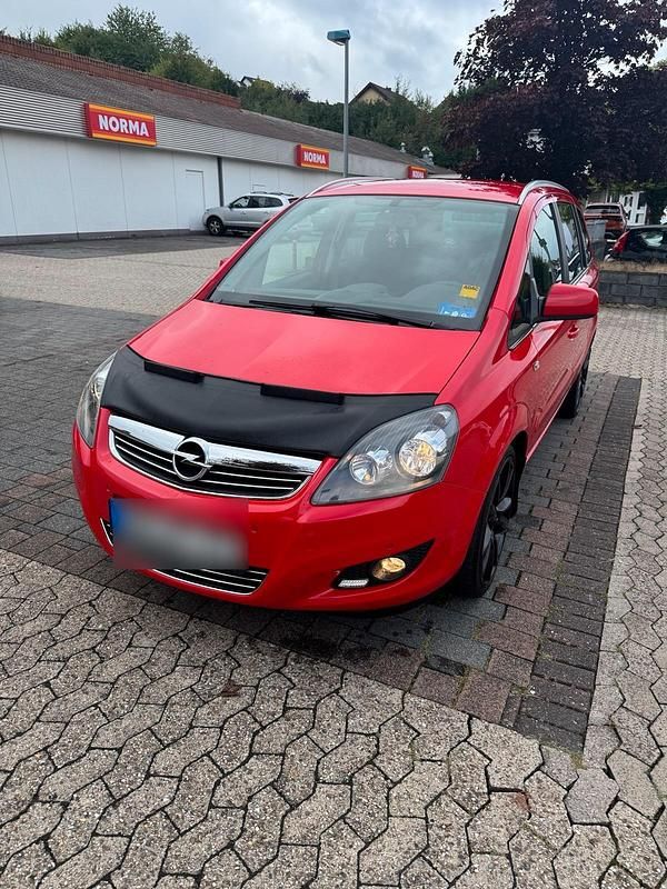 Rot Gebraucht 2011 Opel Zafira Family Van / Kleinbus | 5.250 € (Fairer Preis) - Bild 1/4