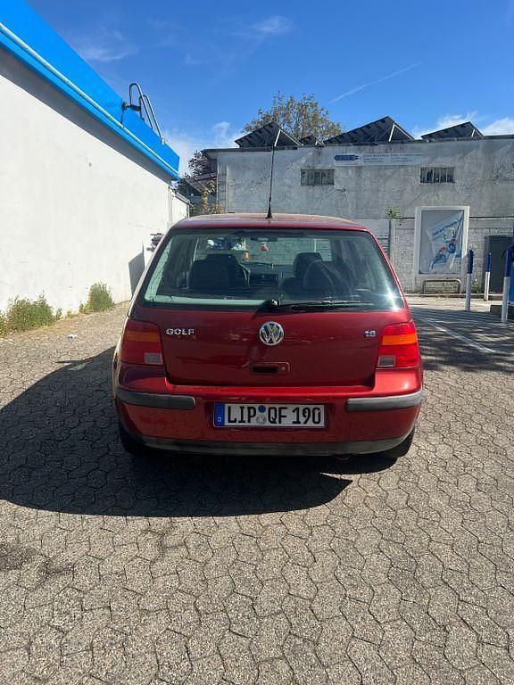Brugt VW Golf III Basis 101 HK (74 kW) 1998 Rød Sedan