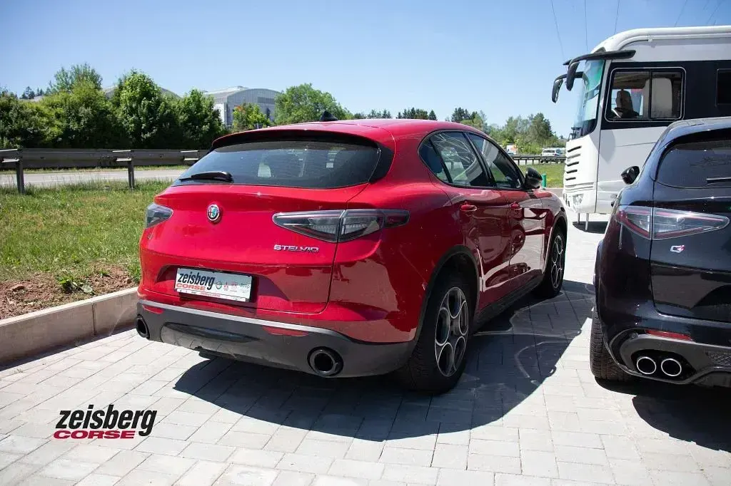 Gebraucht Alfa Romeo Stelvio Sprint 209 PS (153 kW) 2024 Rot SUV
