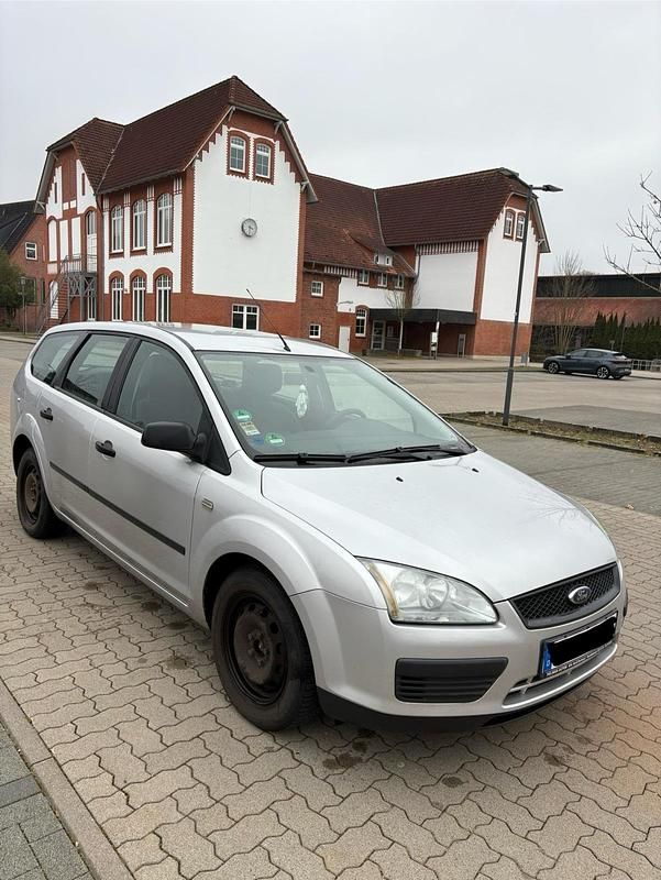 Gebraucht Ford Focus Trend 100 PS (73 kW) 2005 Silber Kombi