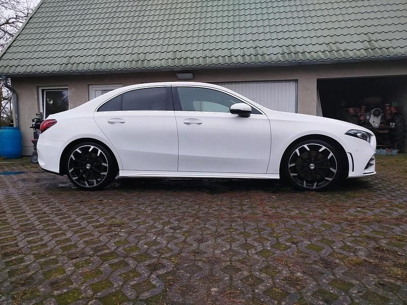 Gebraucht Mercedes A250 AMG line 224 PS (164 kW) 2019 Weiß Limousine