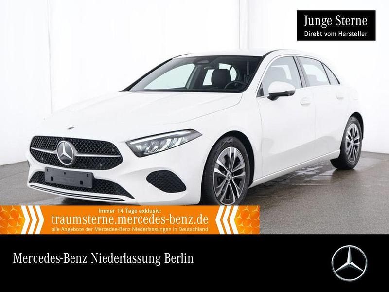 Weiß Gebraucht 2024 Mercedes A180 Advanced Limousine | 26.990 € (Guter Preis) - Bild 1/3