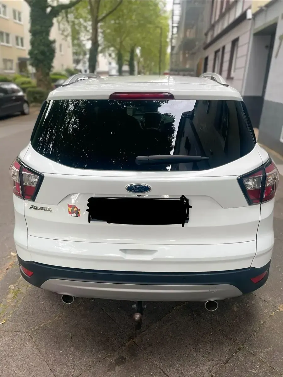 Gebraucht Ford Kuga 150 PS (110 kW) 2017 Weiß SUV