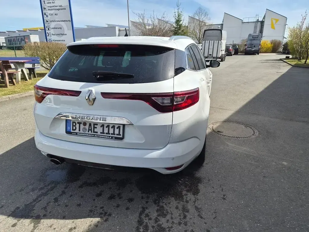 Gebraucht Renault Mégane IV Intens 132 PS (97 kW) 2018 Weiß Limousine