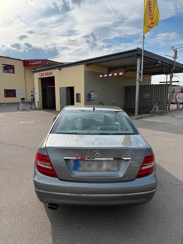 Gebraucht Mercedes C200 184 PS (135 kW) 2011 Silber Limousine