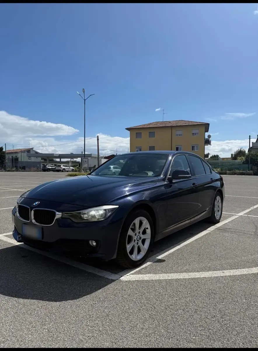 Gebraucht BMW 320 184 PS (135 kW) 2013 Blau Limousine