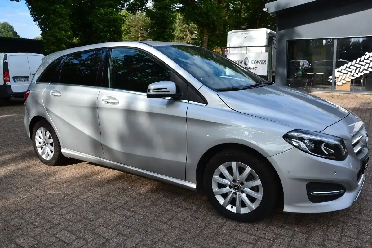 Gebraucht Mercedes B180 Style 109 PS (80 kW) 2017 Silber Kleinwagen