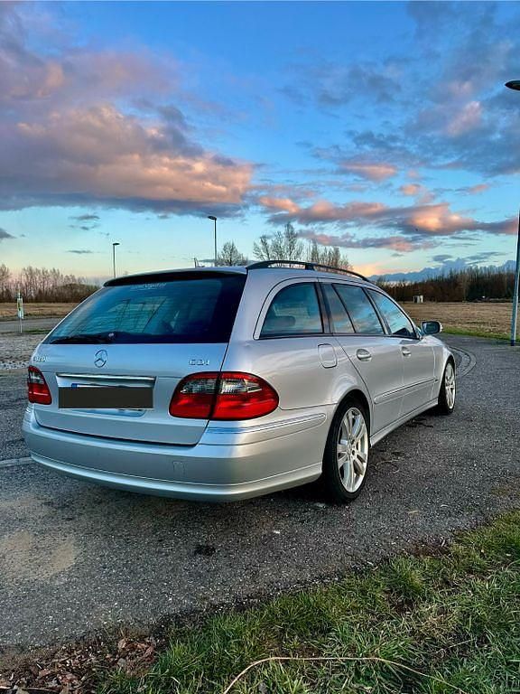 Gebraucht Mercedes E320 Avantgarde 224 PS (164 kW) 2006 Silber Limousine