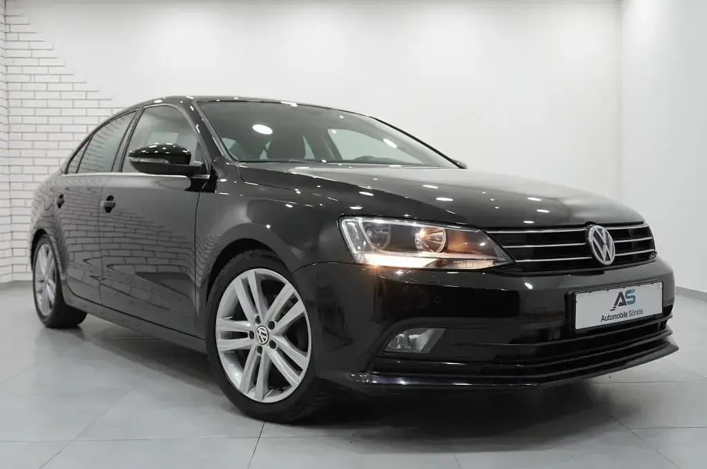 Gebraucht VW Jetta 150 PS (110 kW) 2015 Deep black perleffekt Limousine