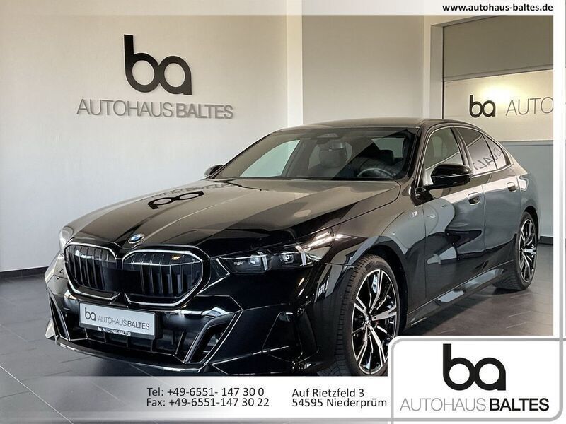 Schwarz Gebraucht 2024 BMW 520 M Sport Limousine | 52.850 € (Fairer Preis) - Bild 1/4