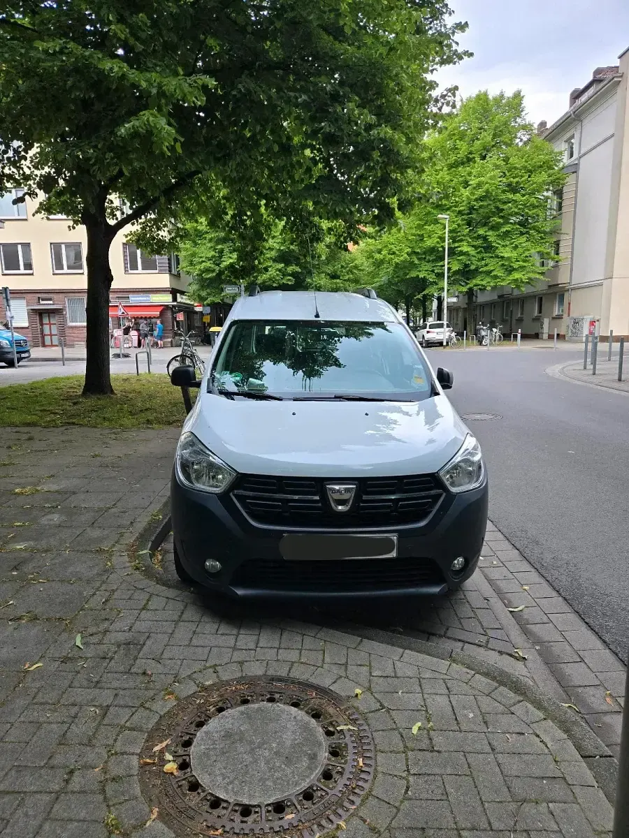 Gebraucht Dacia Dokker 102 PS (75 kW) 2018 Weiß Van / Kleinbus