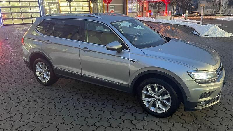 Gebraucht VW Tiguan Allspace Highline 150 PS (110 kW) 2021 Silber SUV