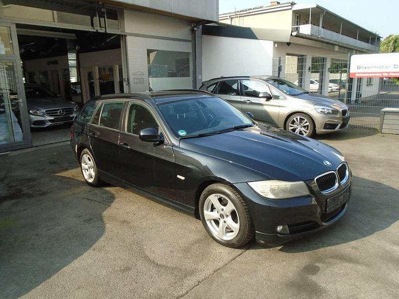 Schwarz Gebraucht 2012 BMW 318 Sport Line Kombi | 4.990 € (Superpreis) - Bild 1/4