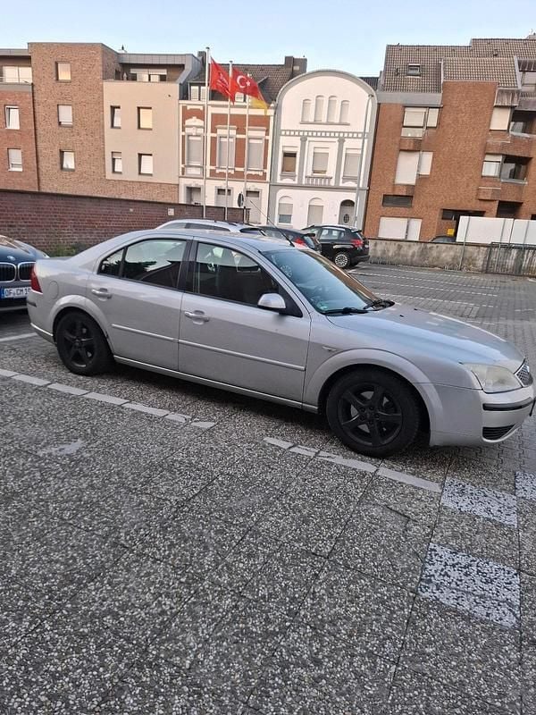 Silber Gebraucht 2001 Ford Mondeo Limousine | 1.750 € (Fairer Preis) - Bild 1/4