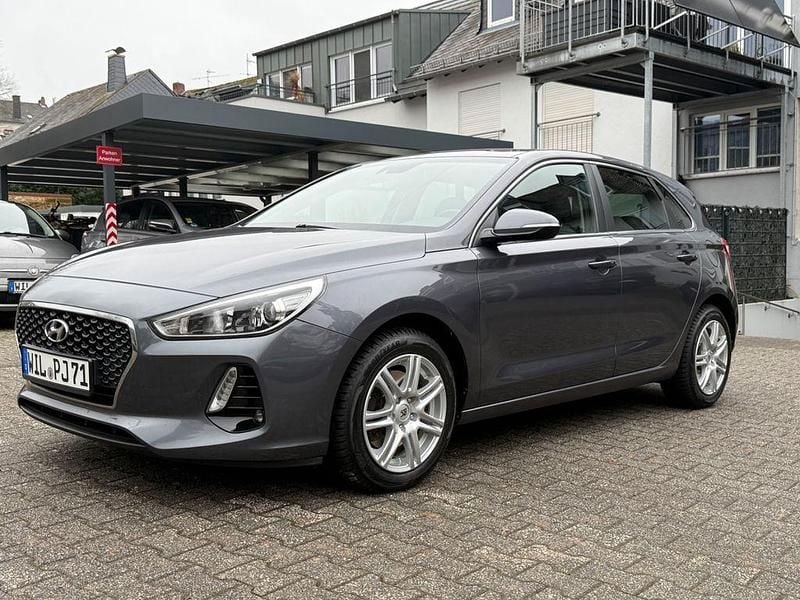 Gebraucht Hyundai i30 Style 136 PS (100 kW) 2018 Grau Limousine